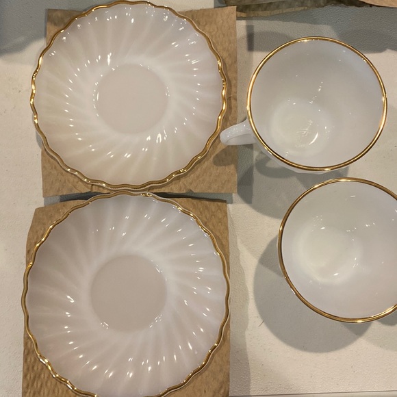 2 Fire King milk glass tea cups w/ 22K gold trim Golden shell anchor hocking - Picture 2 of 7